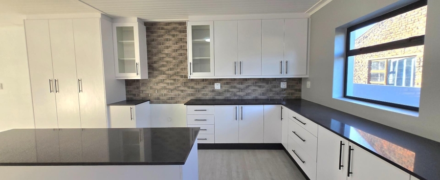 4 Bedroom Property for Sale in Franskraal Western Cape